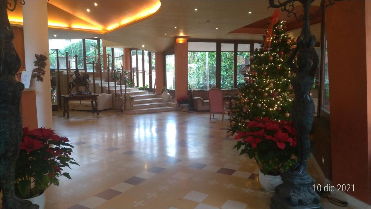 Ares Hotel サン・ジョヴァンニ・ラ・プンタ エクステリア 写真